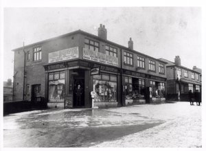 Harold Sharp National Health Dispensing Chemist, Rookwood Parade, York Road, Leeds, 1936 door English Photographer
